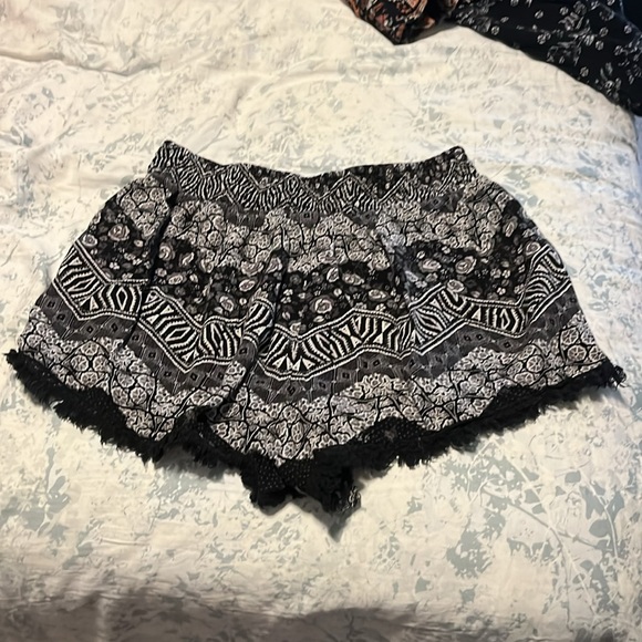 Size large hippie shorts. Black w/white patterns - Picture 4 of 4